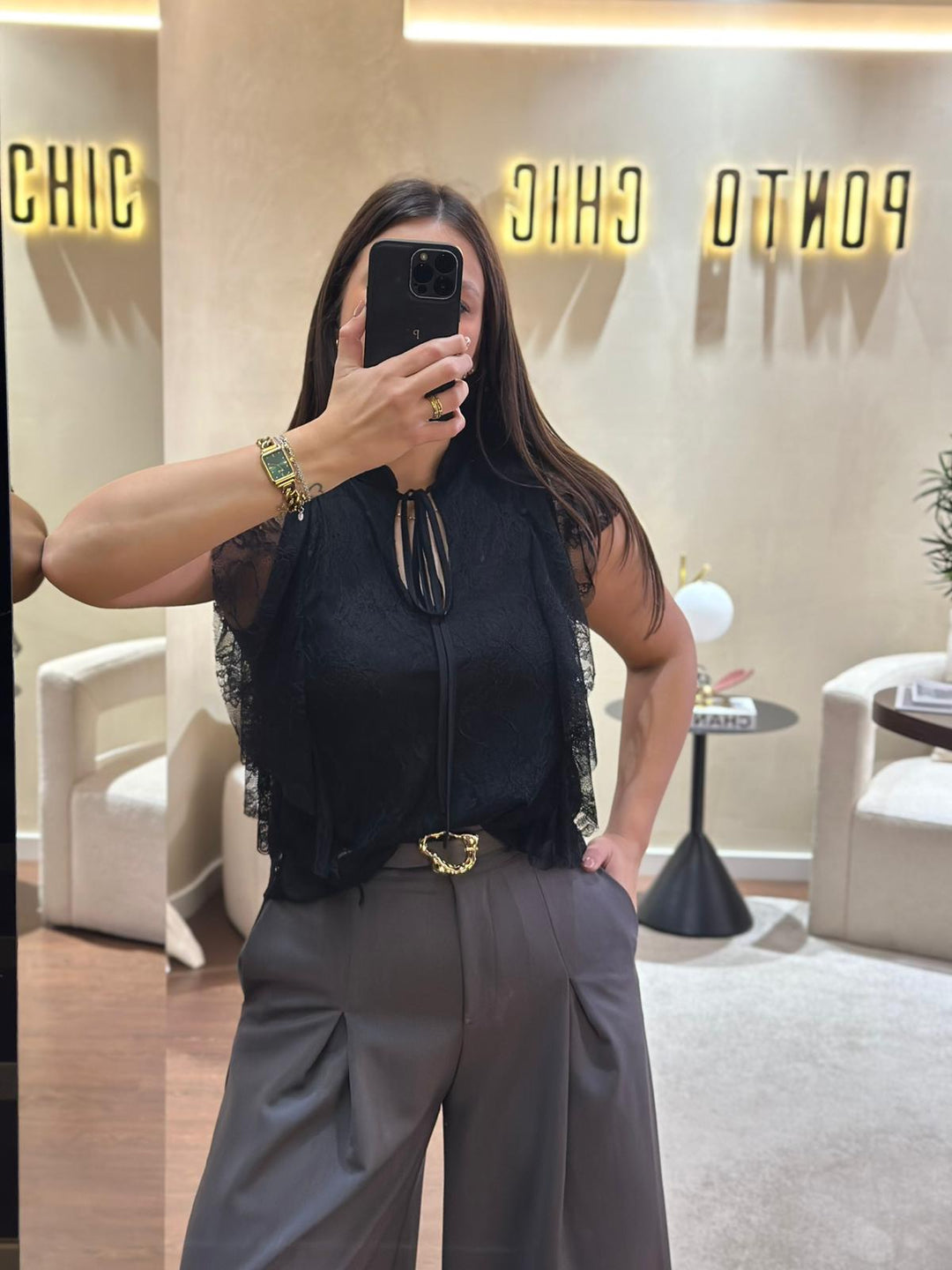 BLUSA PRETA EM RENDA COM LAÇOS RINASCIMENTO