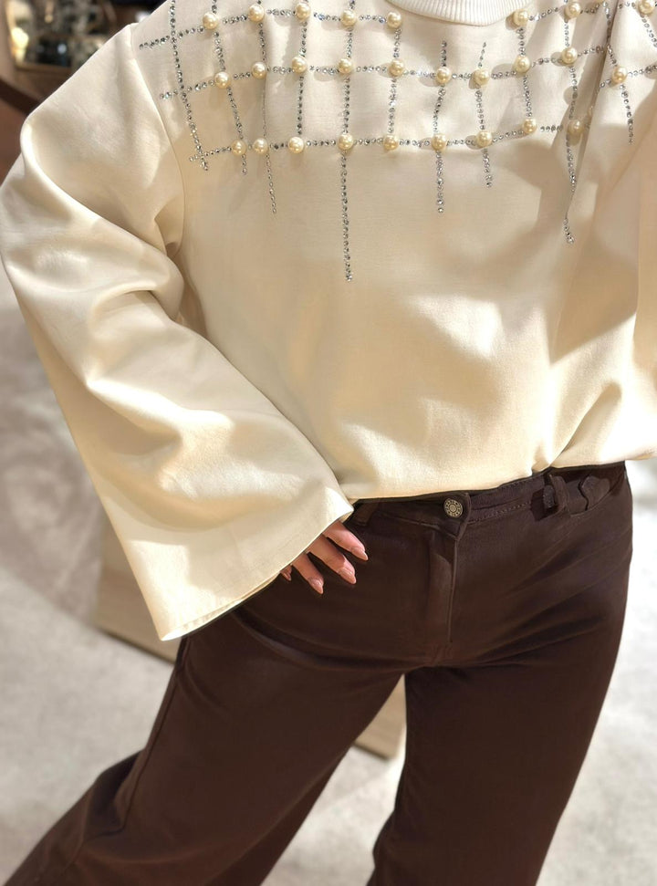 SWEATSHIRT BEGE COM APLICAÇÃO DE PÉROLAS LANÇA PERFUME
