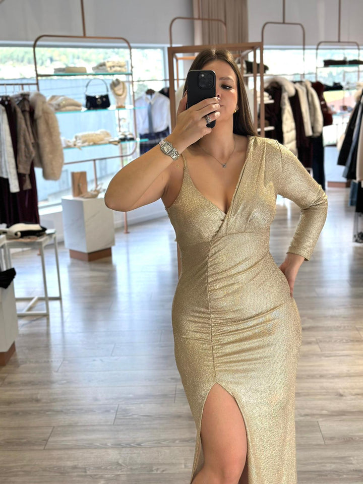 VESTIDO DOURADO COM BRILHO E DRAPEADO RINASCIMENTO