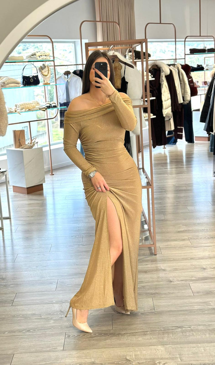 VESTIDO COMPRIDO DOURADO DE MALHA METÁLICA RINASCIMENTO