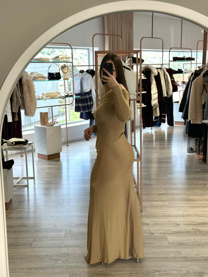VESTIDO COMPRIDO DOURADO DE MALHA METÁLICA RINASCIMENTO