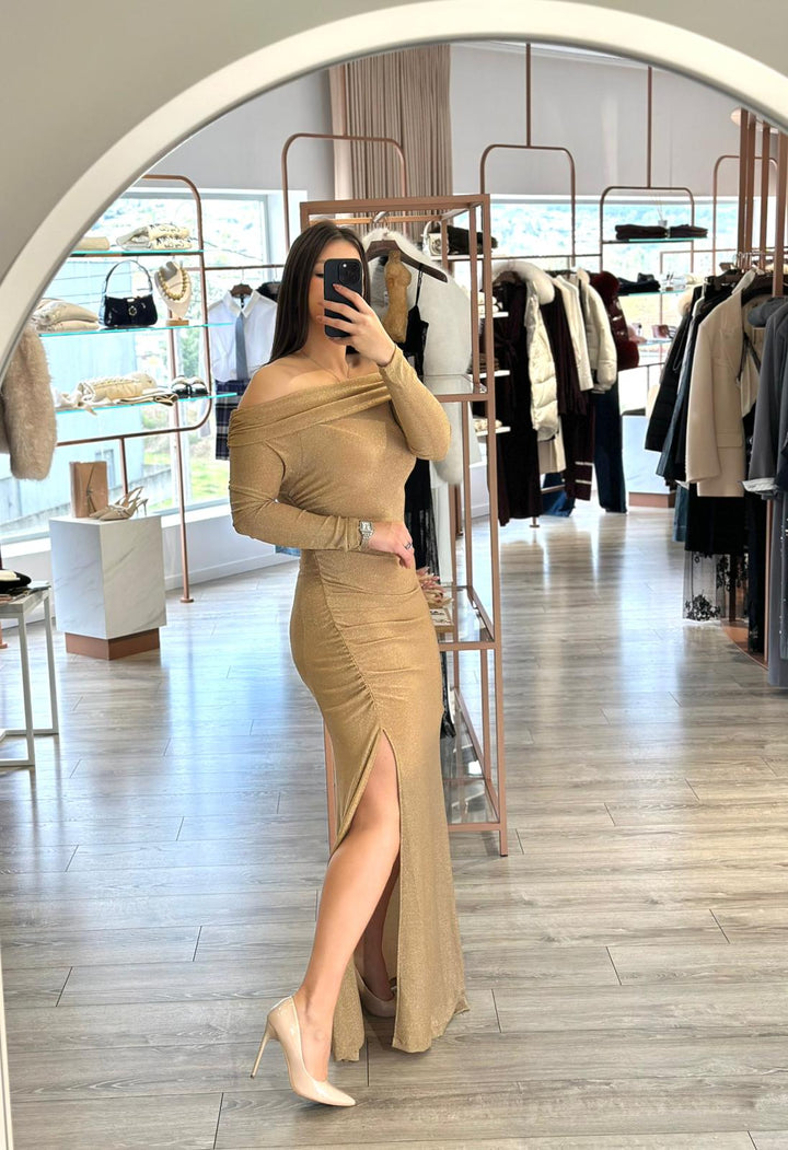 VESTIDO COMPRIDO DOURADO DE MALHA METÁLICA RINASCIMENTO