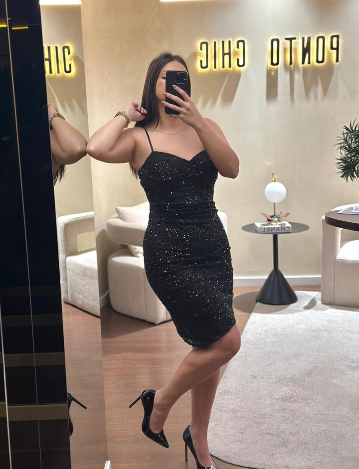 VESTIDO PRETO DE LANTEJOULAS RINASCIMENTO