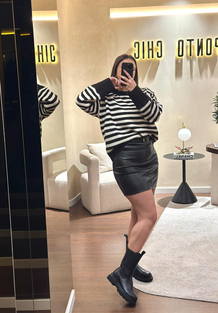 SAIA EM ECOPELE PRETA PONTO CHIC