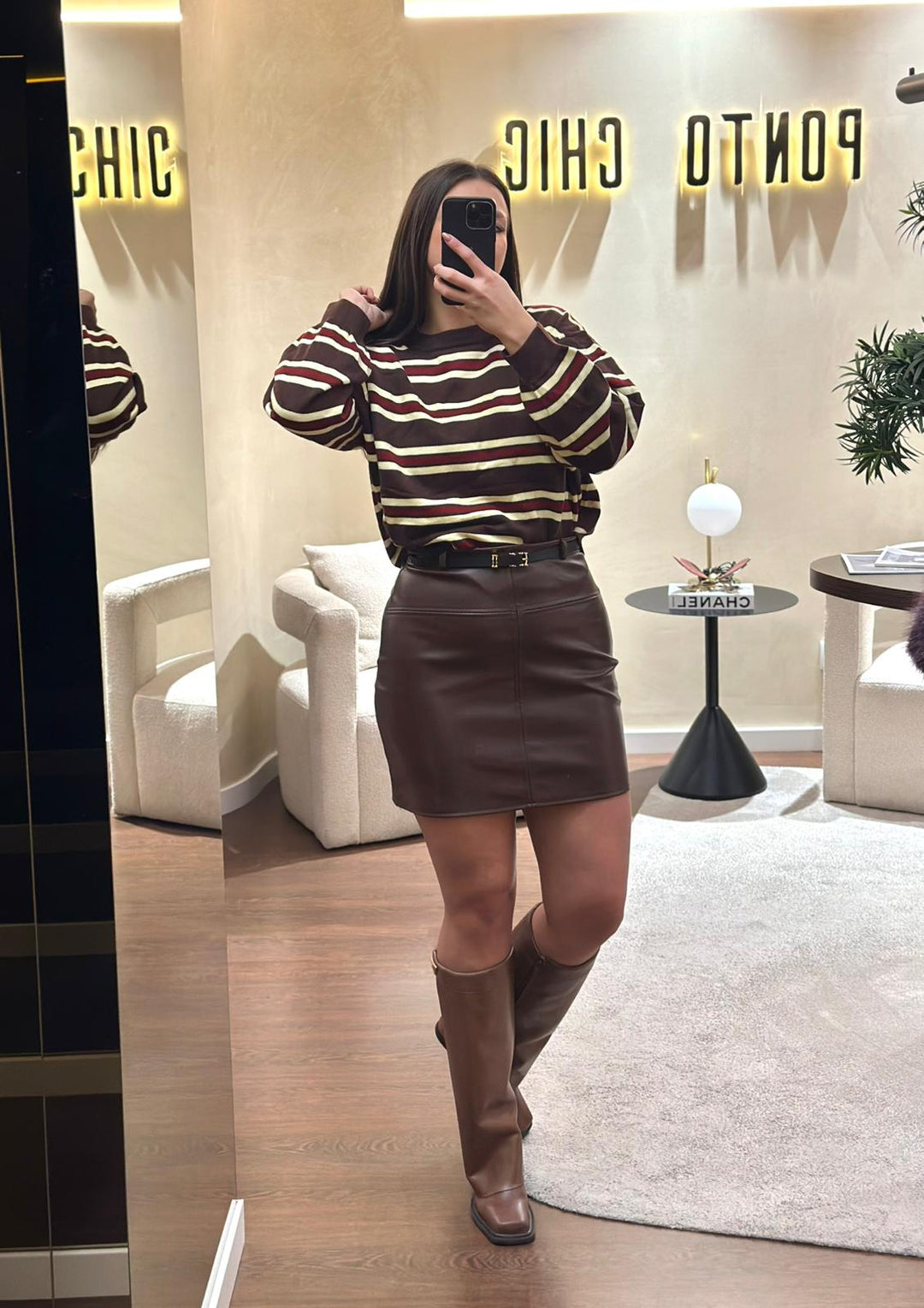 CAMISOLA CASTANHA COM RISCAS CREME E BORDÔ PONTO CHIC
