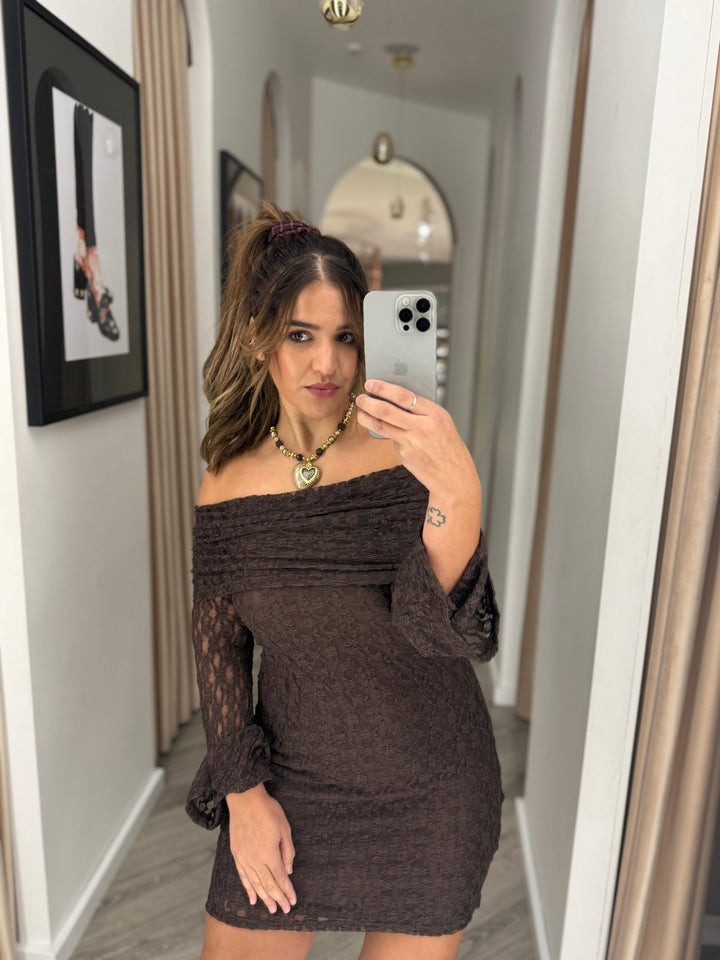 VESTIDO DE RENDA CASTANHO OMBRO A OMBRO PONTO CHIC