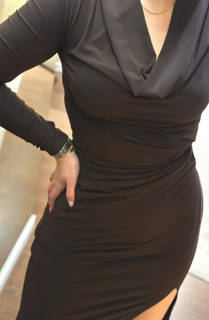 VESTIDO CASTANHO DRAPEADO PONTO CHIC