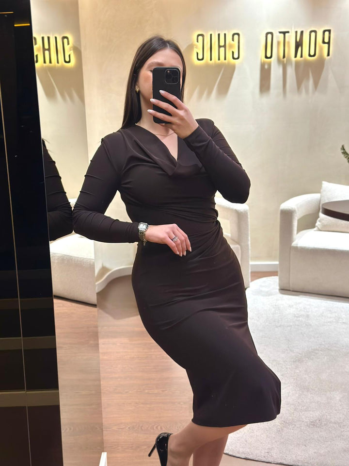 VESTIDO CASTANHO DRAPEADO PONTO CHIC