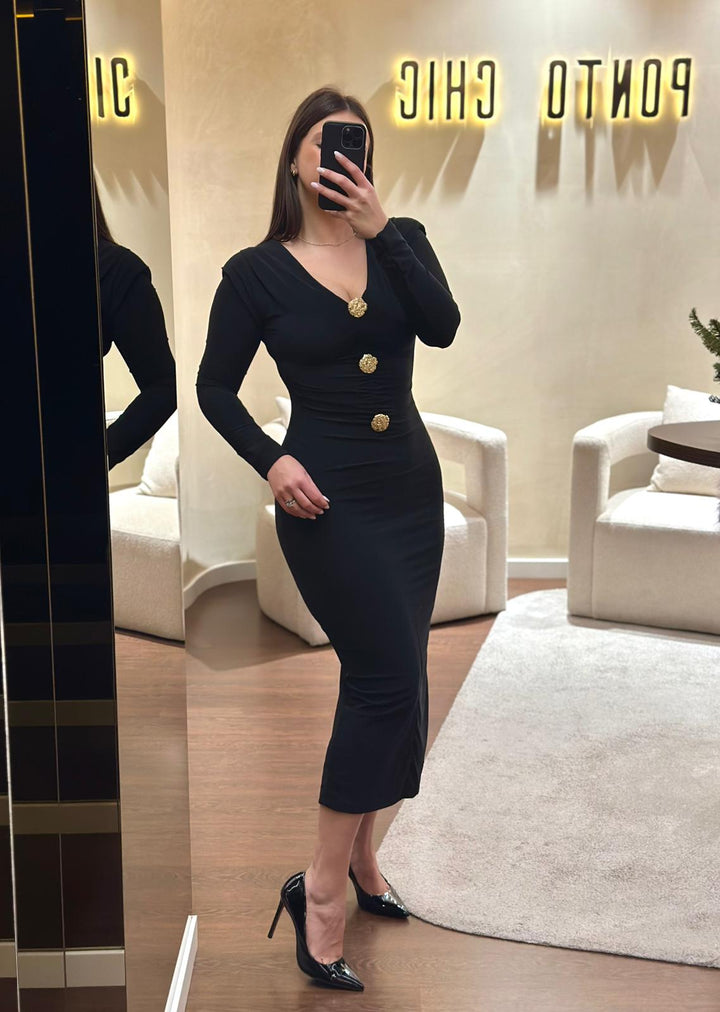 VESTIDO PRETO COM APLICAÇÕES DOURADAS PONTO CHIC