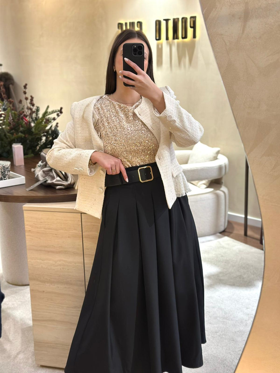 VESTIDO DE LANTEJOULAS DOURADO PONTO CHIC