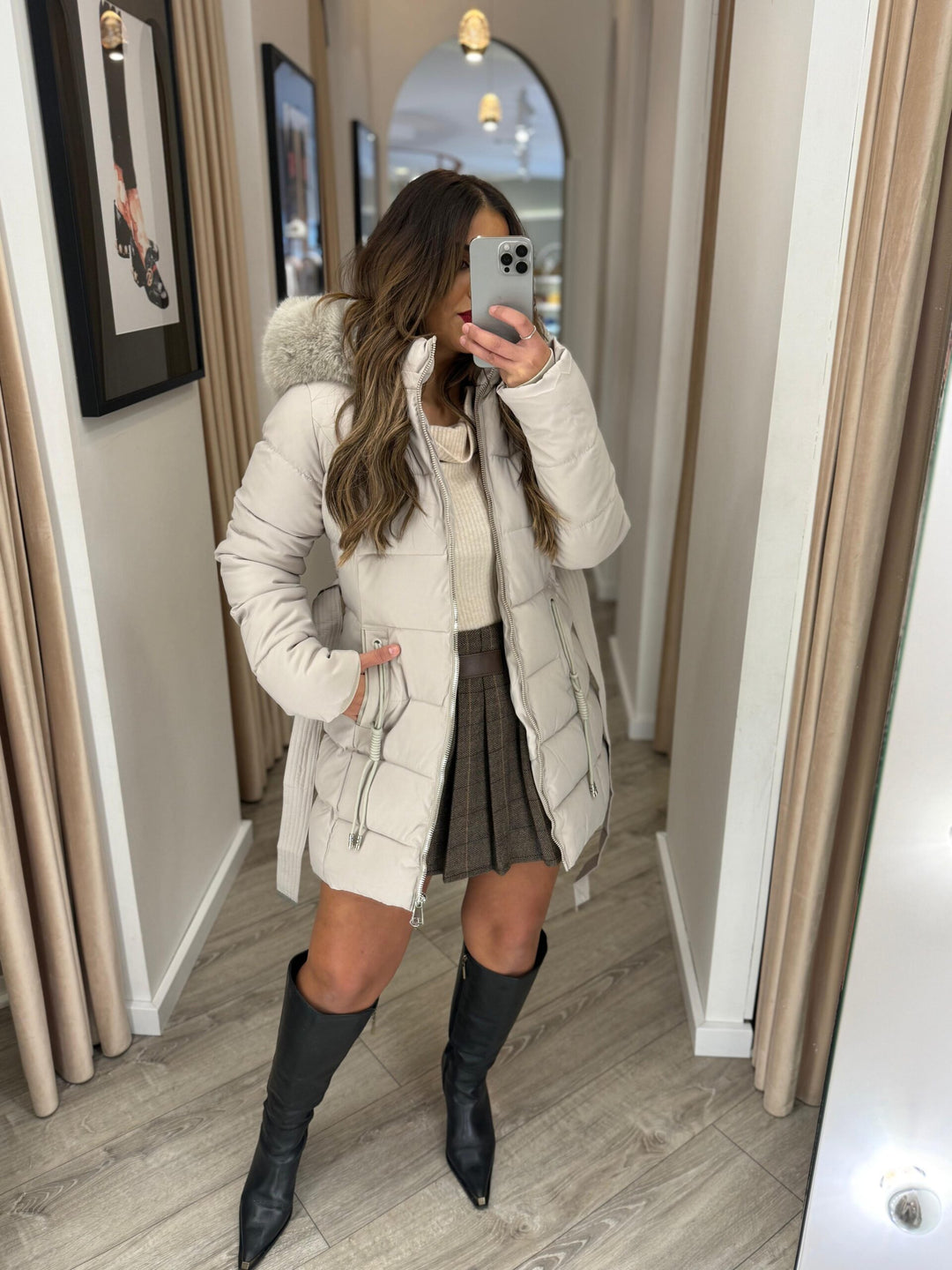 CASACO ACOLCHOADO BEGE COM PELO PONTO CHIC