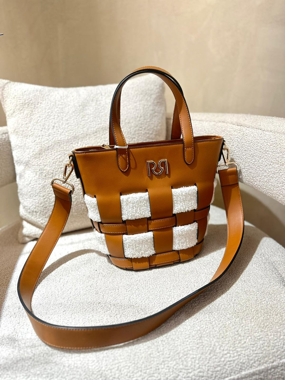 MALA CASTANHA COM PELO BRANCO RINASCIMENTO