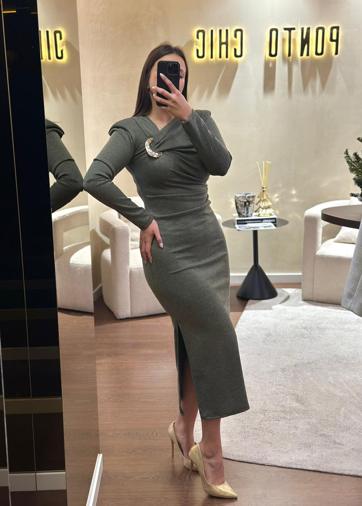 VESTIDO DRAPEADO COM FIVELA DOURADA VERDE PONTO CHIC