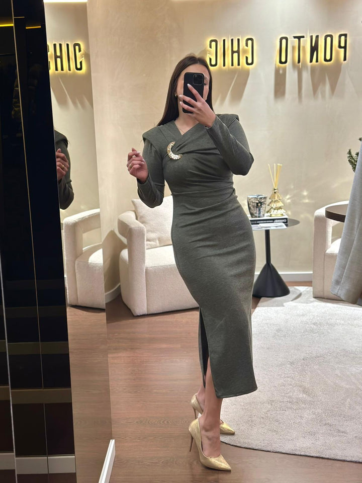 VESTIDO DRAPEADO COM FIVELA DOURADA VERDE PONTO CHIC