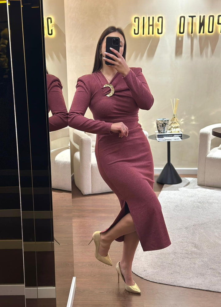 VESTIDO DRAPEADO COM FIVELA DOURADA BORDO PONTO CHIC