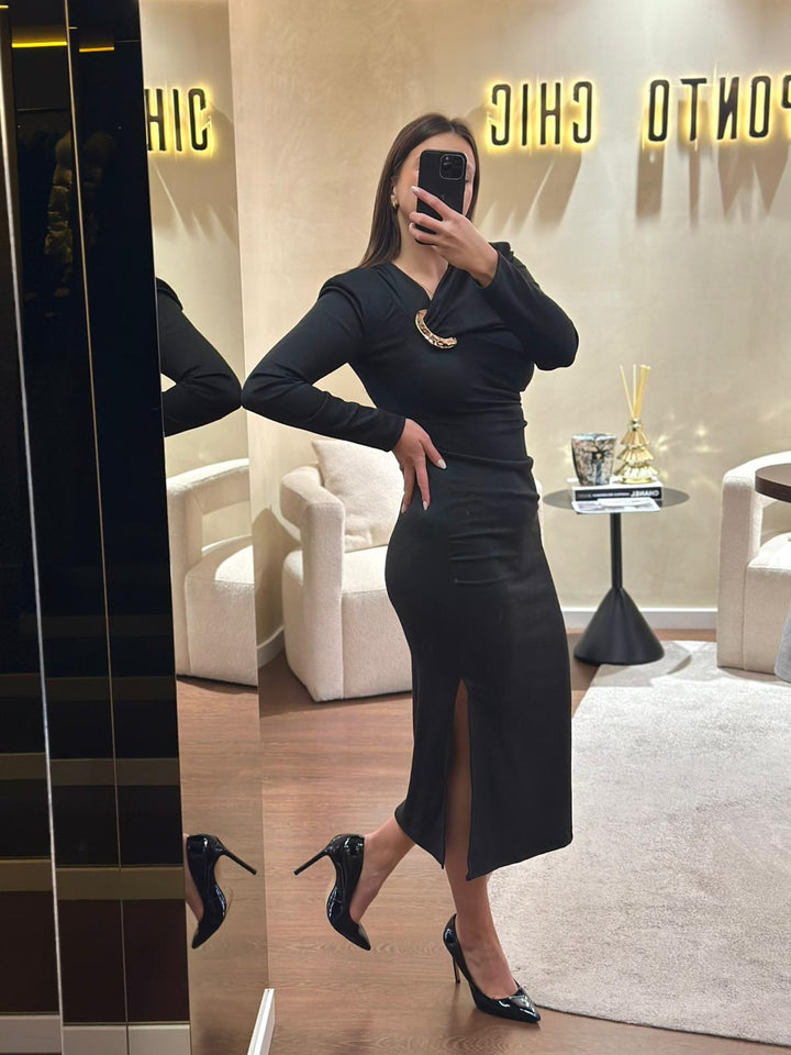 VESTIDO DRAPEADO COM FIVELA DOURADA PRETO PONTO CHIC