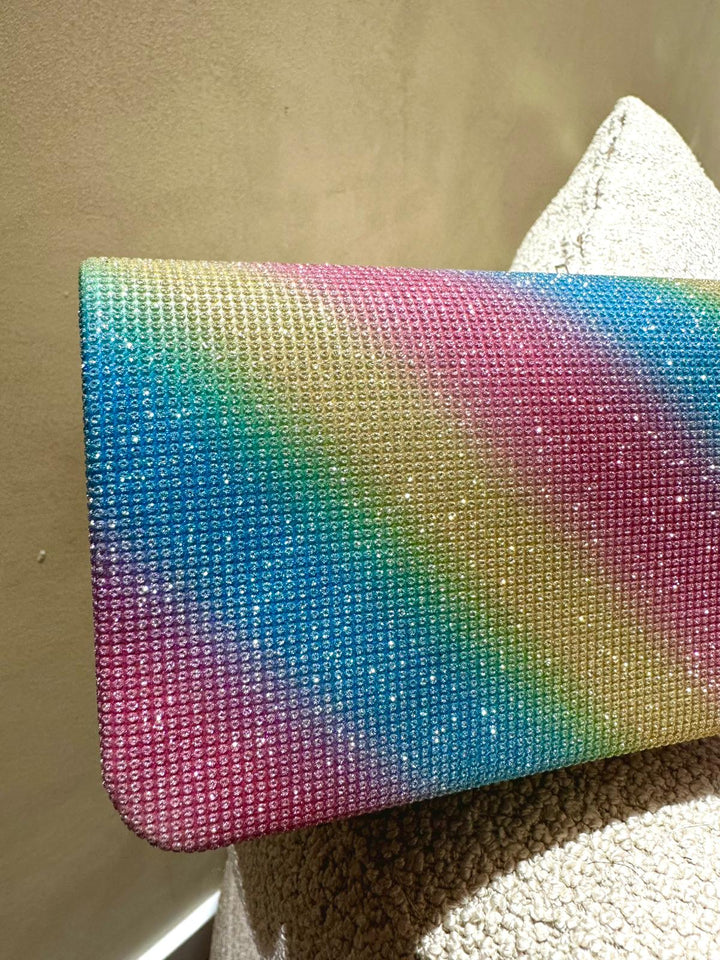 CLUTCH MULTICOR COM EFEITO ARCO-ÍRIS PONTO CHIC