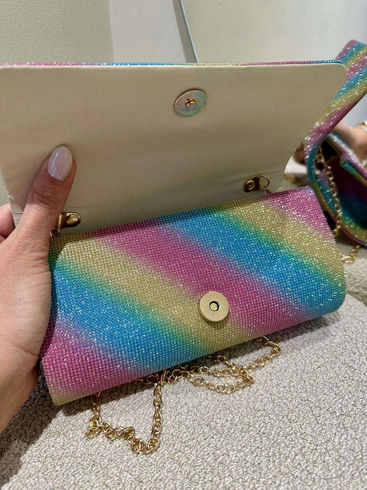 CLUTCH MULTICOR COM EFEITO ARCO-ÍRIS PONTO CHIC