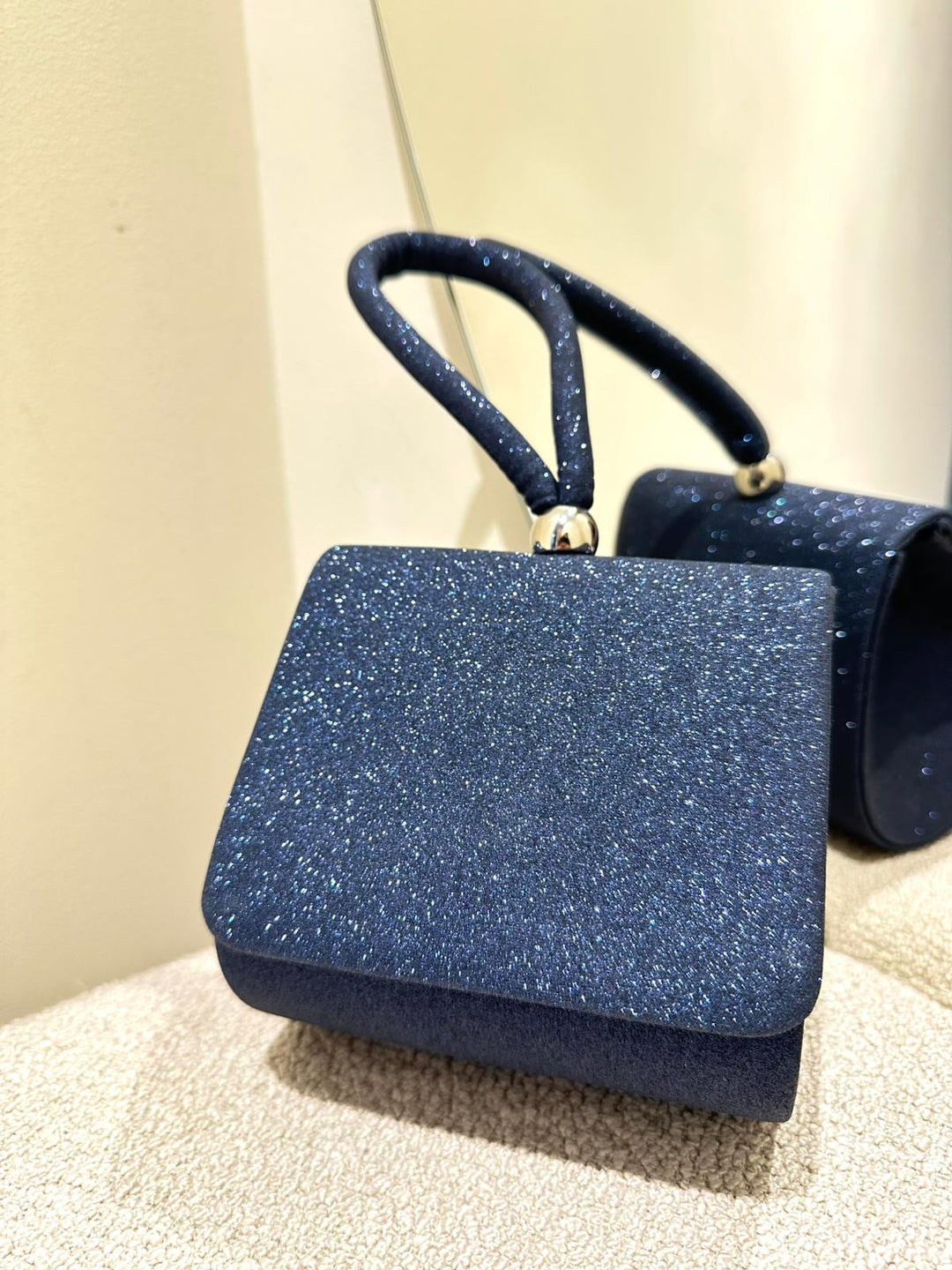 MINI CLUTCH AZUL COM ACABAMENTO CINTILANTE PONTO CHIC