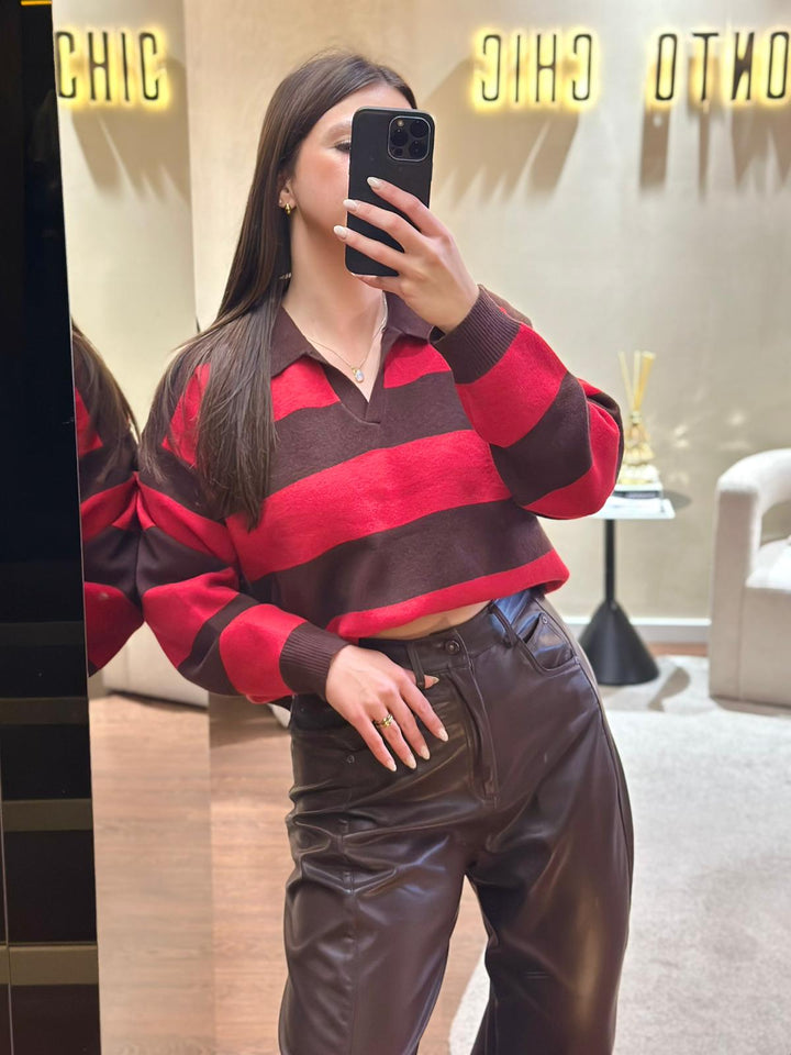 POLO CASTANHO E VERMELHO DECOTE EM V PONTO CHIC