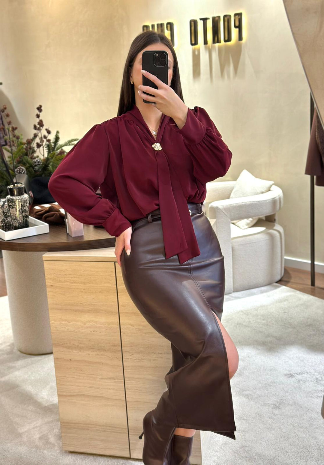 BLUSA BORDÔ COM APLICAÇÃO DOURADA PONTO CHIC