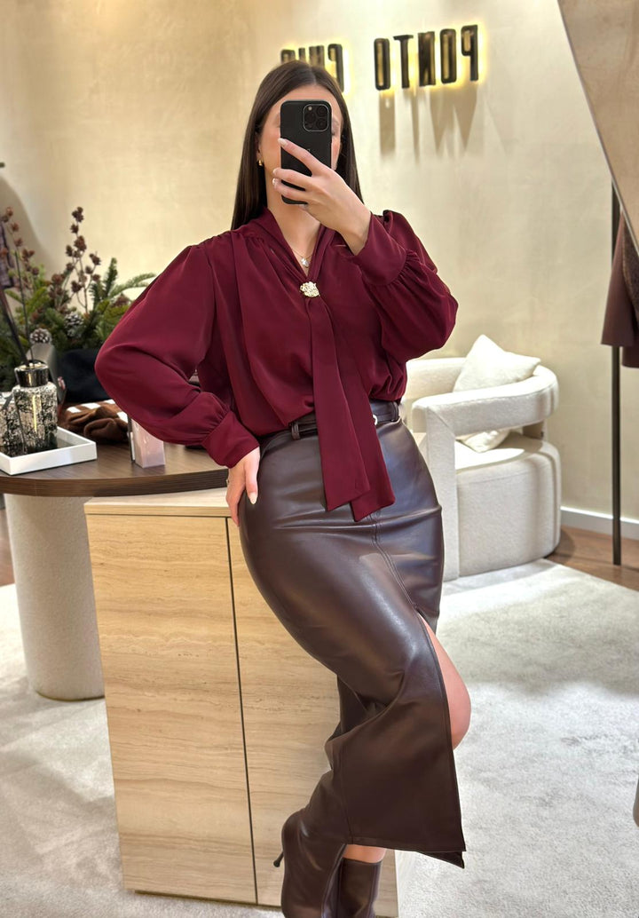 BLUSA BORDÔ COM APLICAÇÃO DOURADA PONTO CHIC