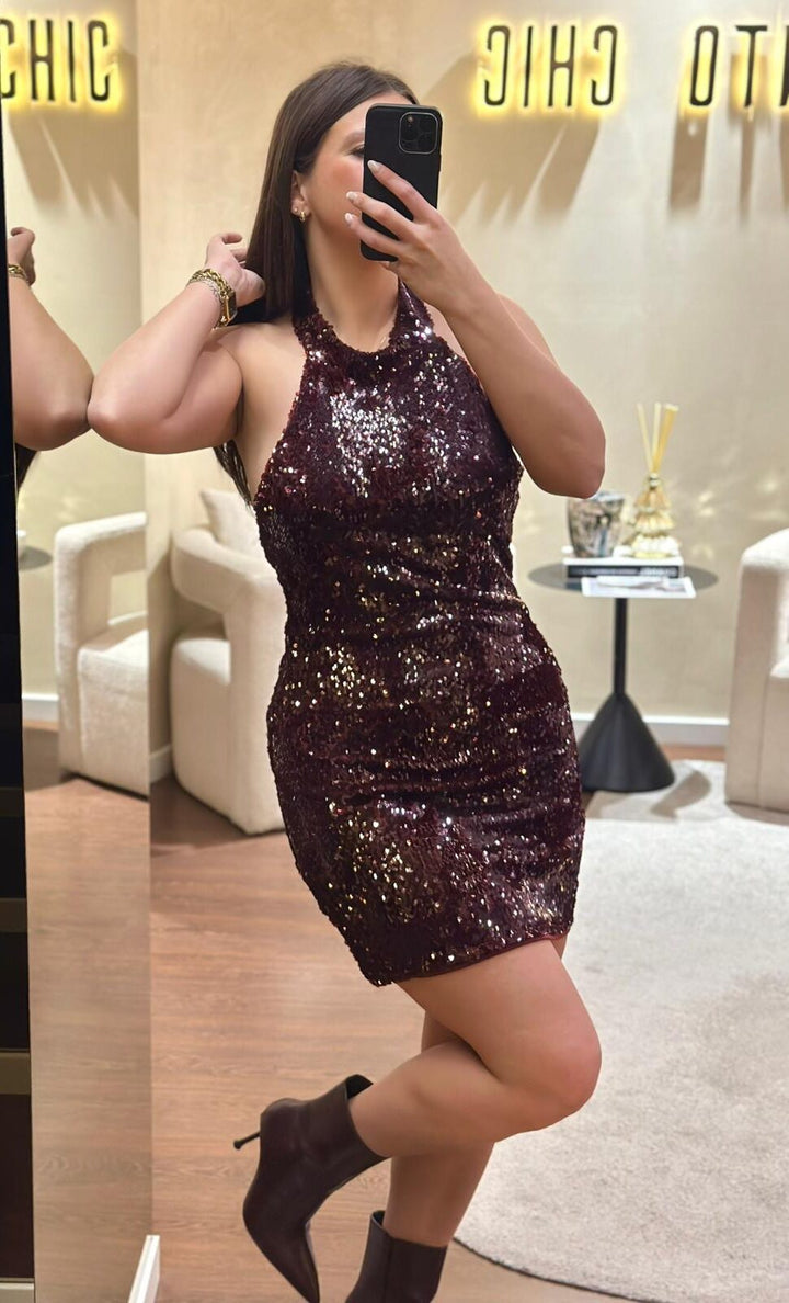 VESTIDO BORDÔ DE LANTEJOULAS COM LAÇO NO PESCOÇO PONTO CHIC