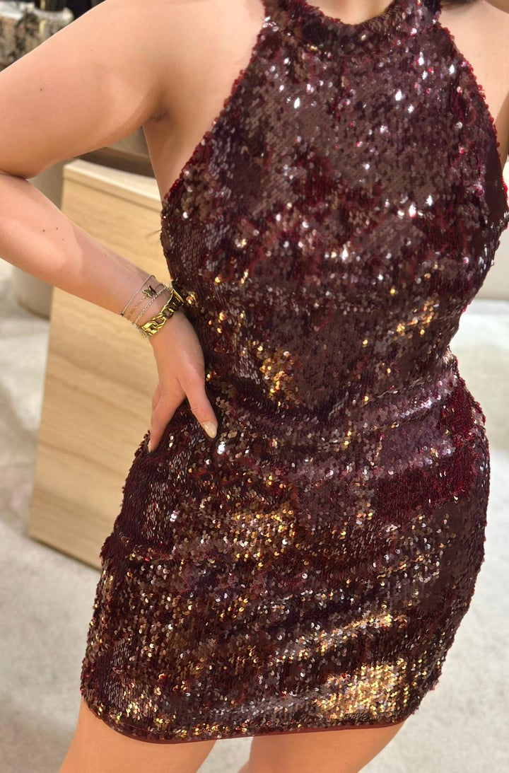 VESTIDO BORDÔ DE LANTEJOULAS COM LAÇO NO PESCOÇO PONTO CHIC