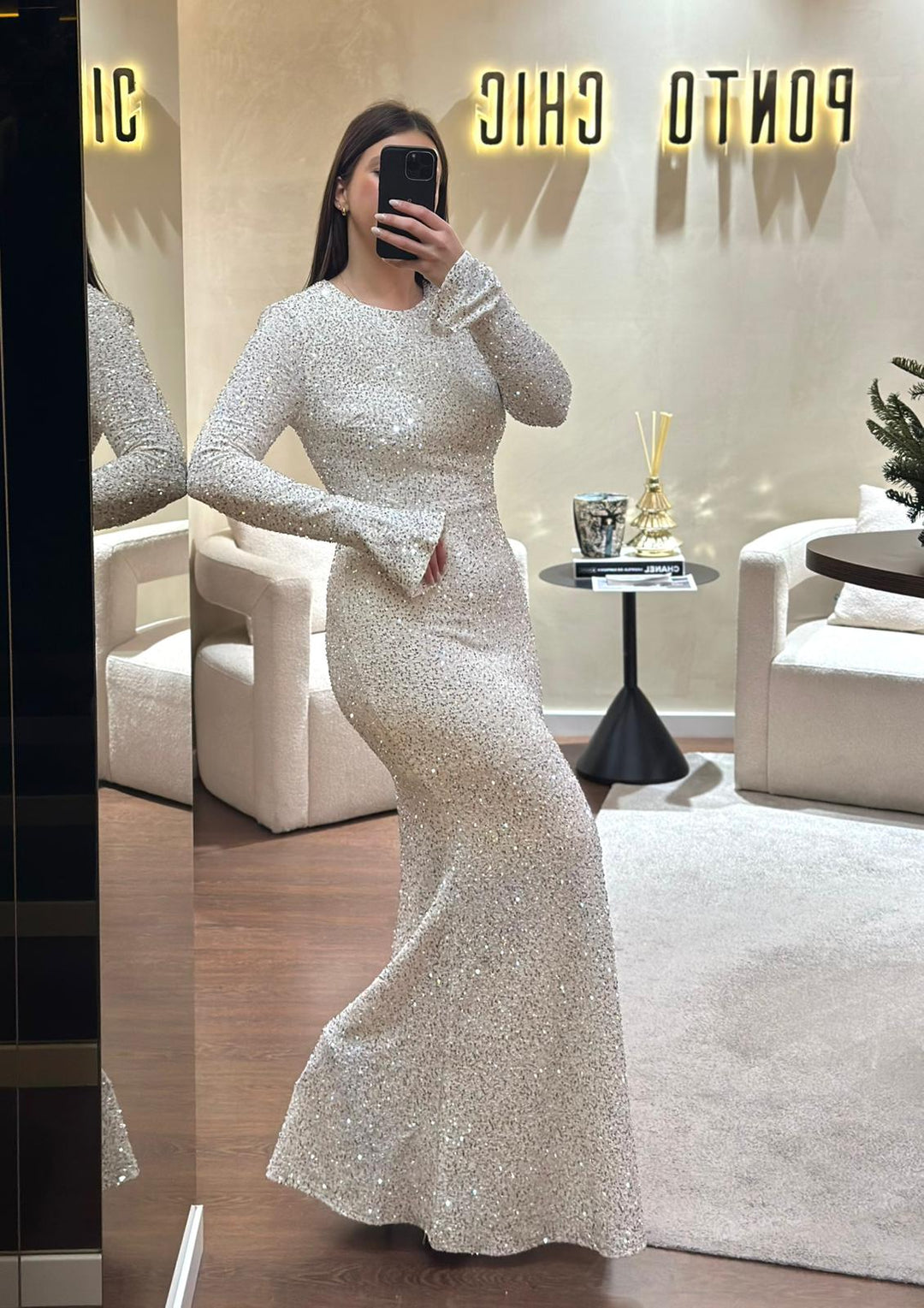 VESTIDO LONGO DE LANTEJOULAS CHAMPAGNE PONTO CHIC