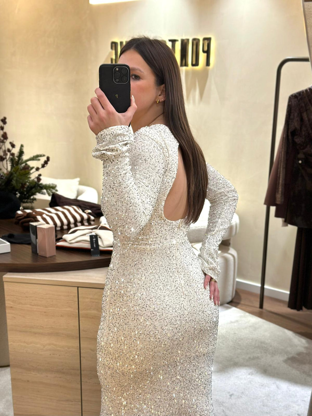 VESTIDO LONGO DE LANTEJOULAS CHAMPAGNE PONTO CHIC