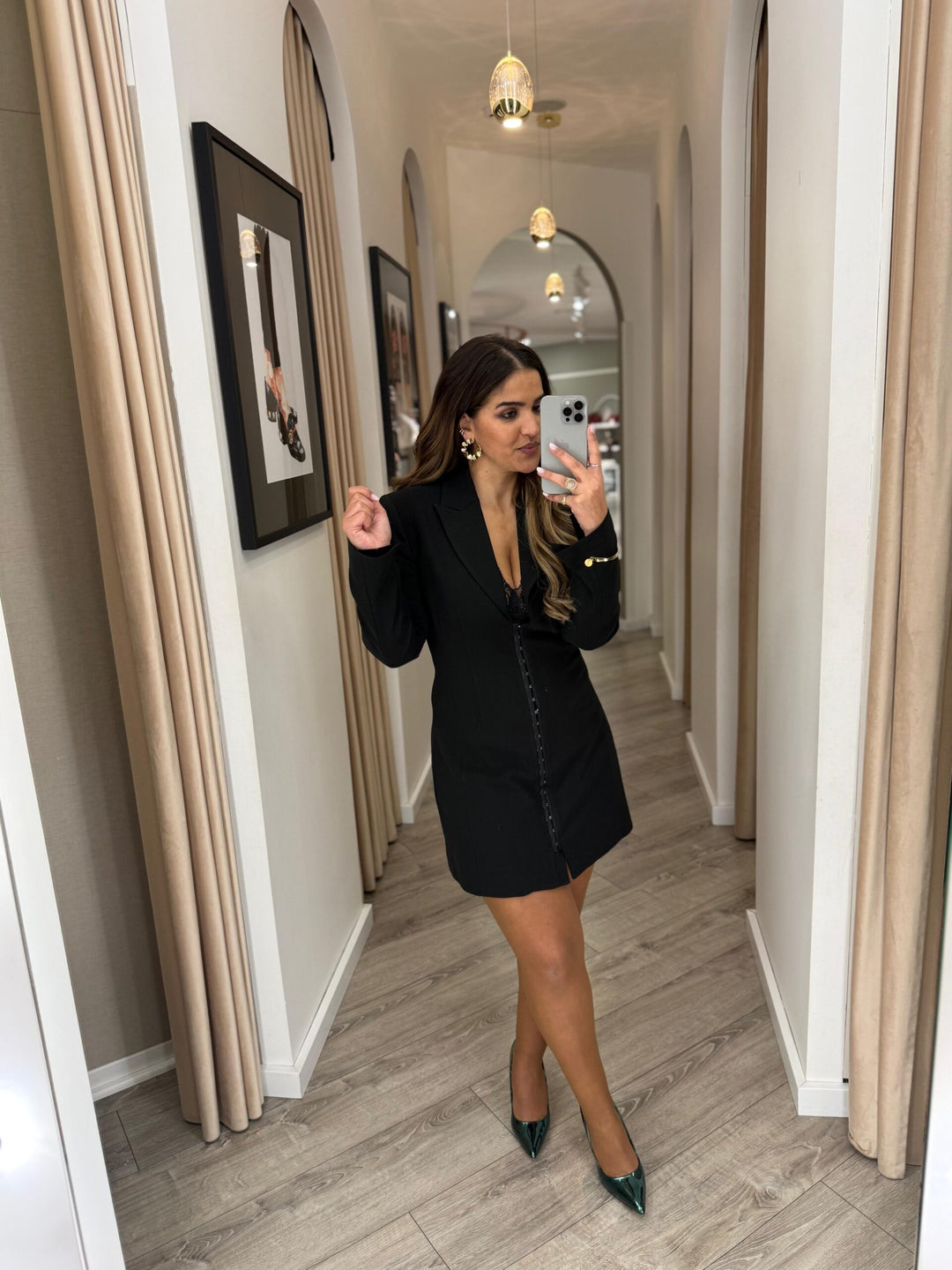 VESTIDO PRETO ESTILO BLAZER COM FECHO FRONTAL IMPERIAL