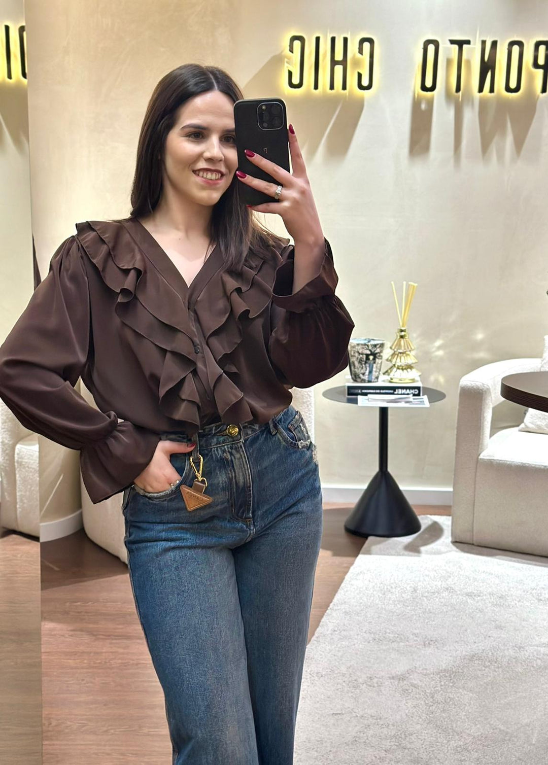 BLUSA CASTANHA COM FOLHOS PONTO CHIC