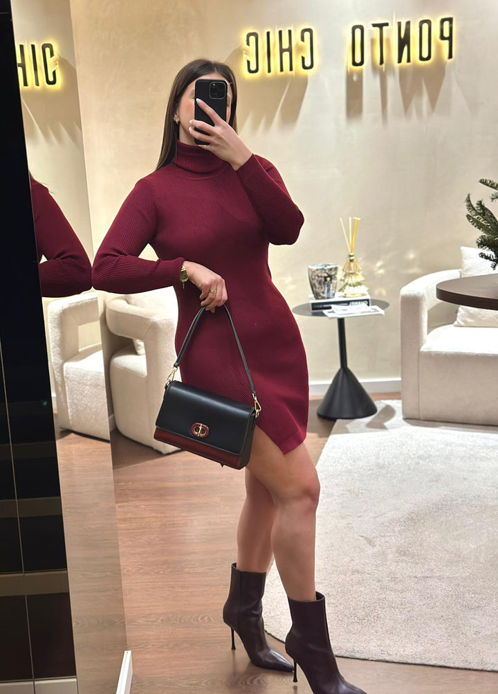 VESTIDO DE MALHA BORDEAUX COM RACHA LATERAL PONTO CHIC