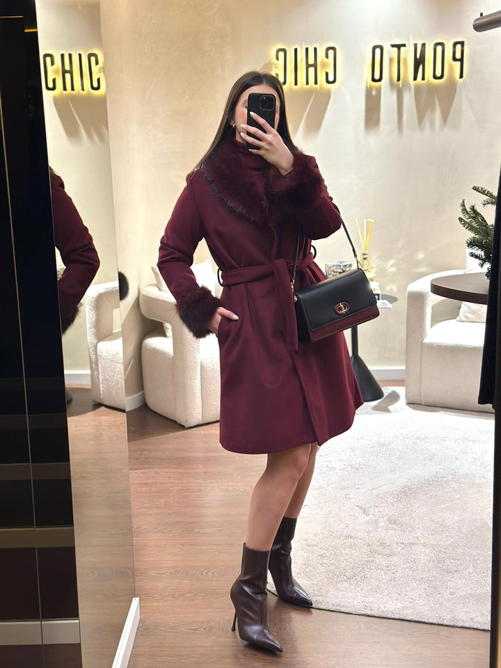 CASACO CURTO BORDEAUX COM PELO PONTO CHIC