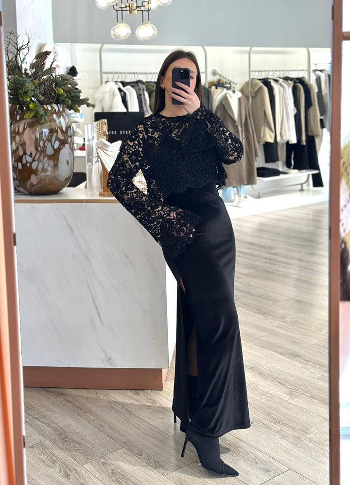 VESTIDO PRETO EM VELUDO COM TOP DE RENDA DIXIE