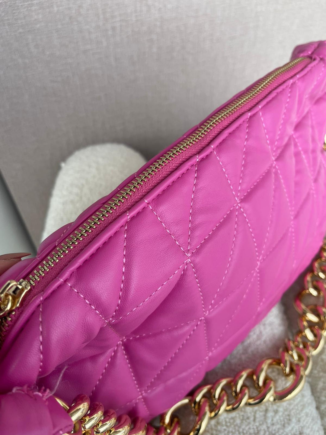 MALA  ACOLCHOADA ROSA COM CORRENTE PONTO CHIC