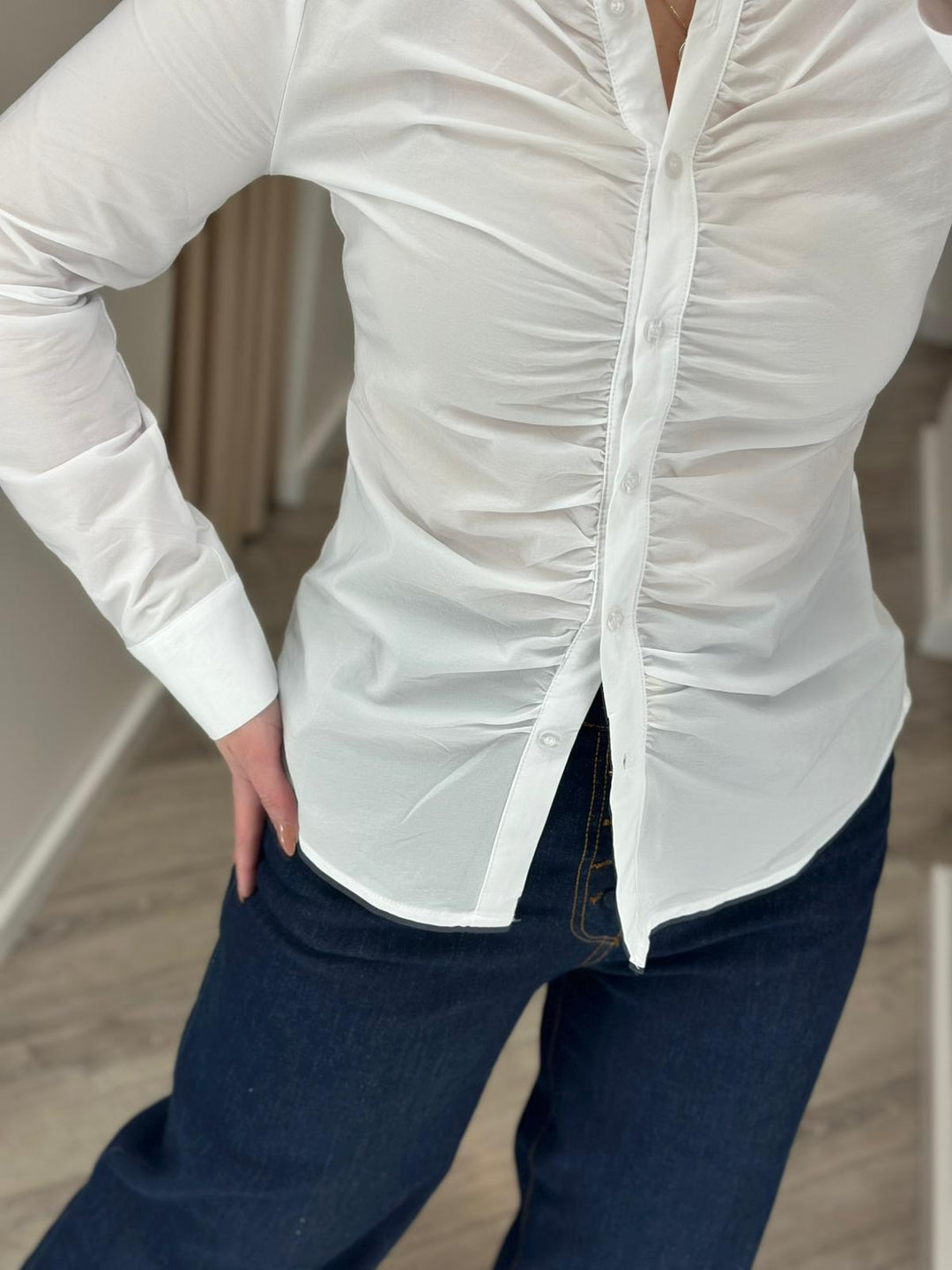 CAMISA BRANCA FRANZIDA PONTO CHIC