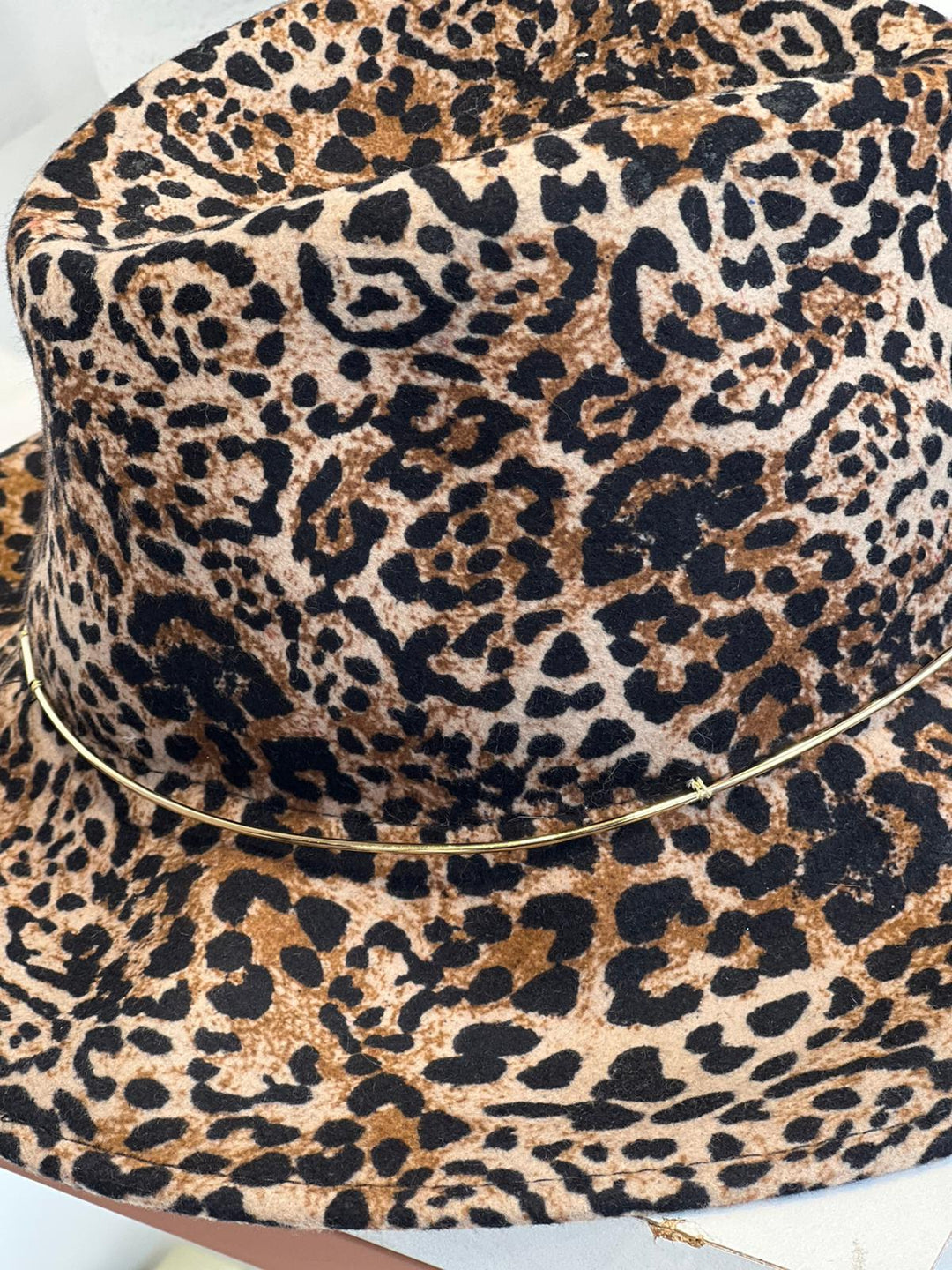 CHAPÉU ANIMAL PRINT COM DETALHE DOURADO RINASCIMENTO