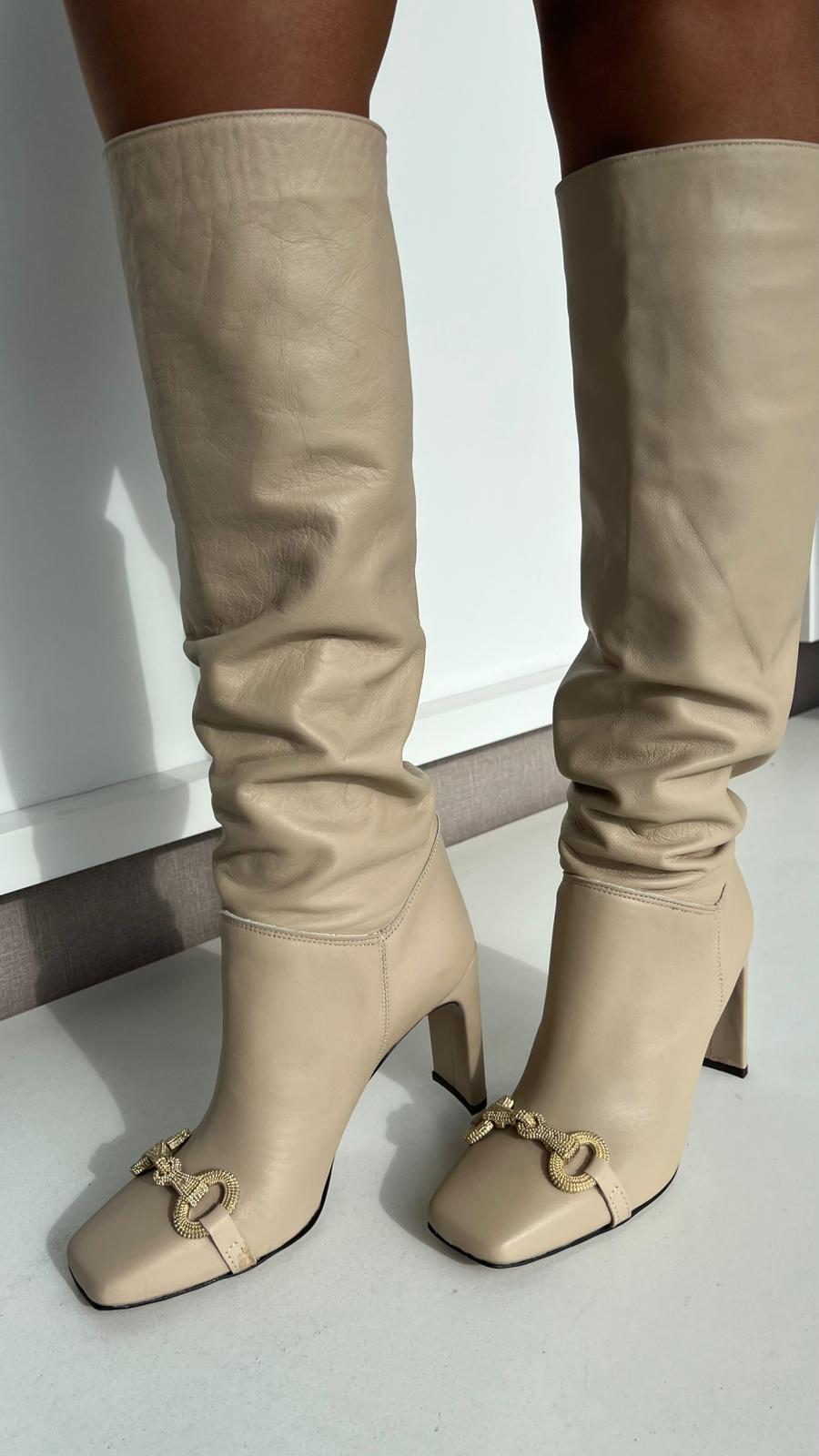 BOTA ALTA BEGE COM DETALHE DOURADO RINASCIMENTO