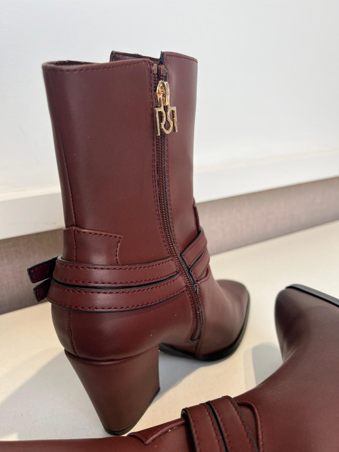 BOTA CANO MÉDIO BORDÔ COM FIVELA RINASCIMENTO