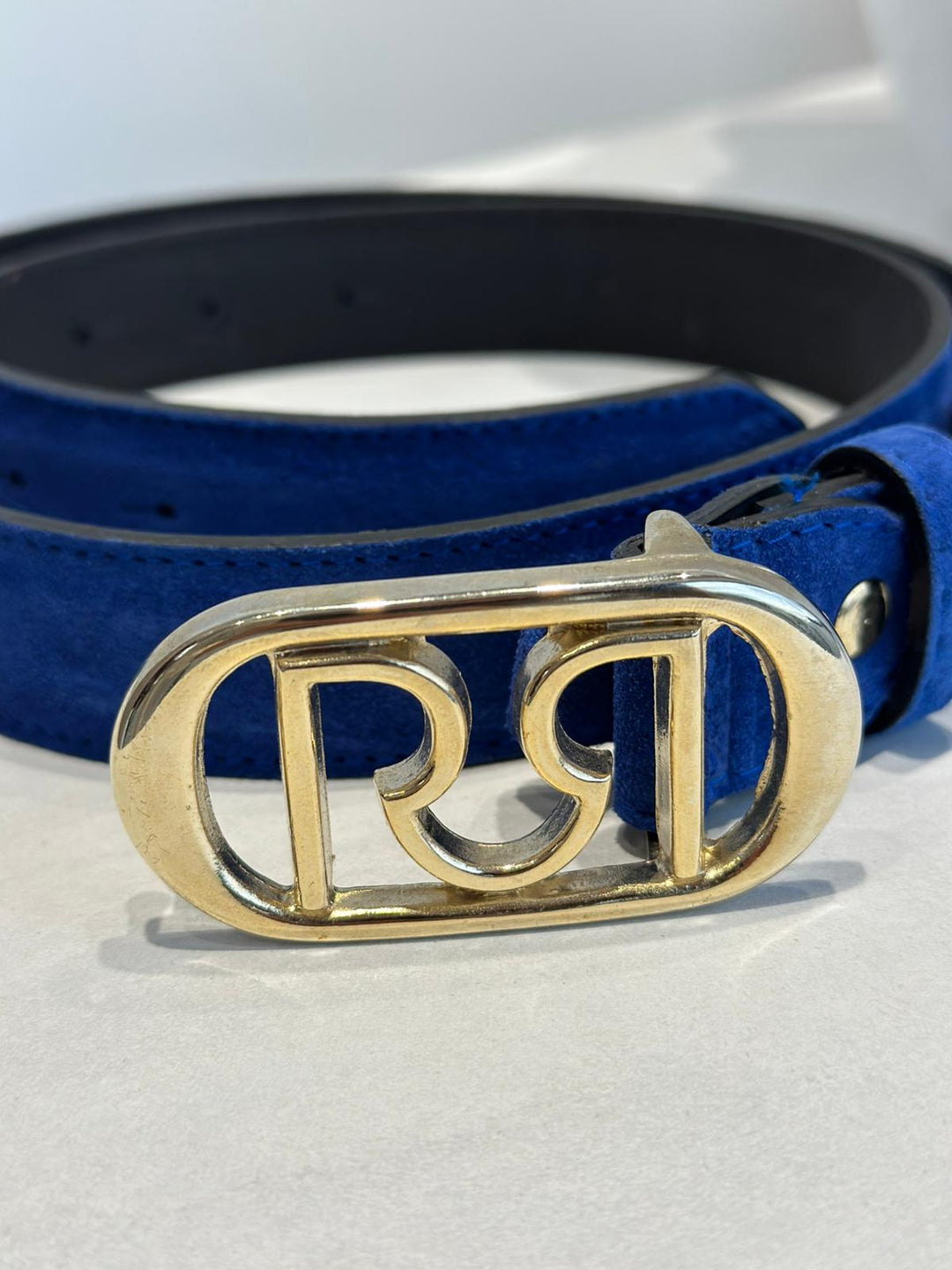 CINTO AZUL COM FIVELA DOURADA RINASCIMENTO
