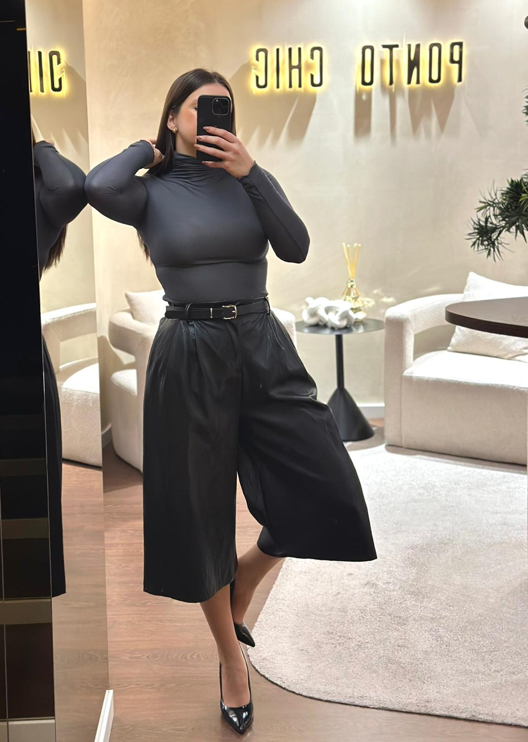 CULOTTE PRETA EM ECOPELE PONTO CHIC