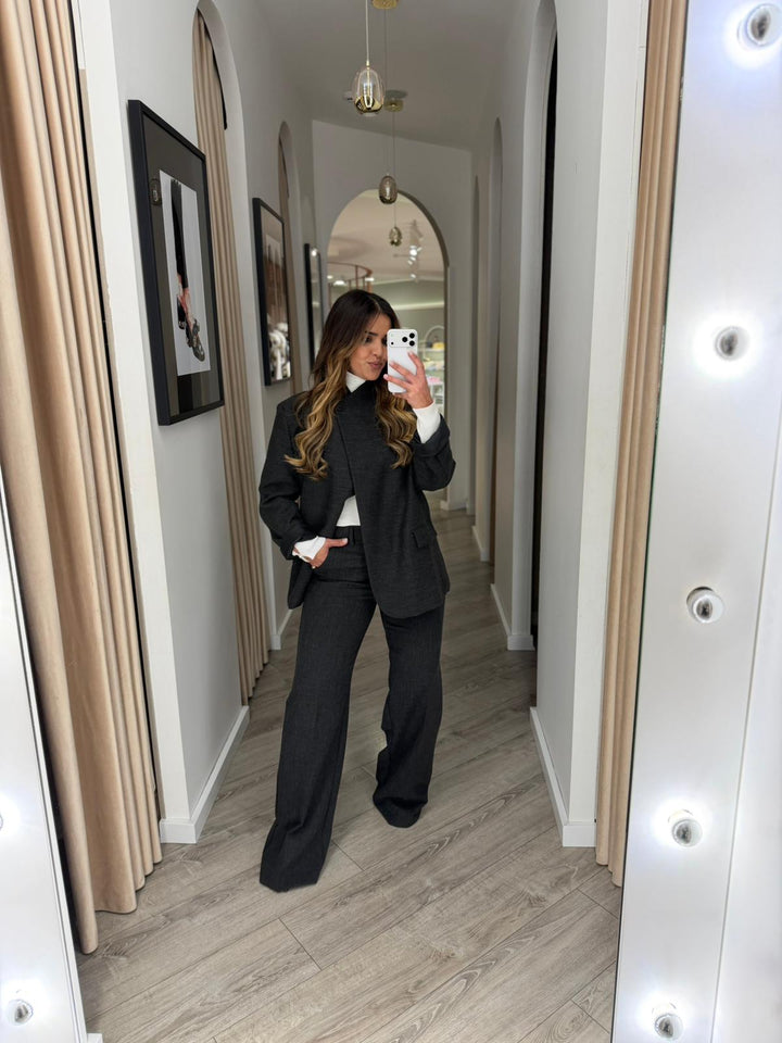 CONJUNTO CINZA COM BLAZER E CALÇA ALFAIATARIA PONTO CHIC