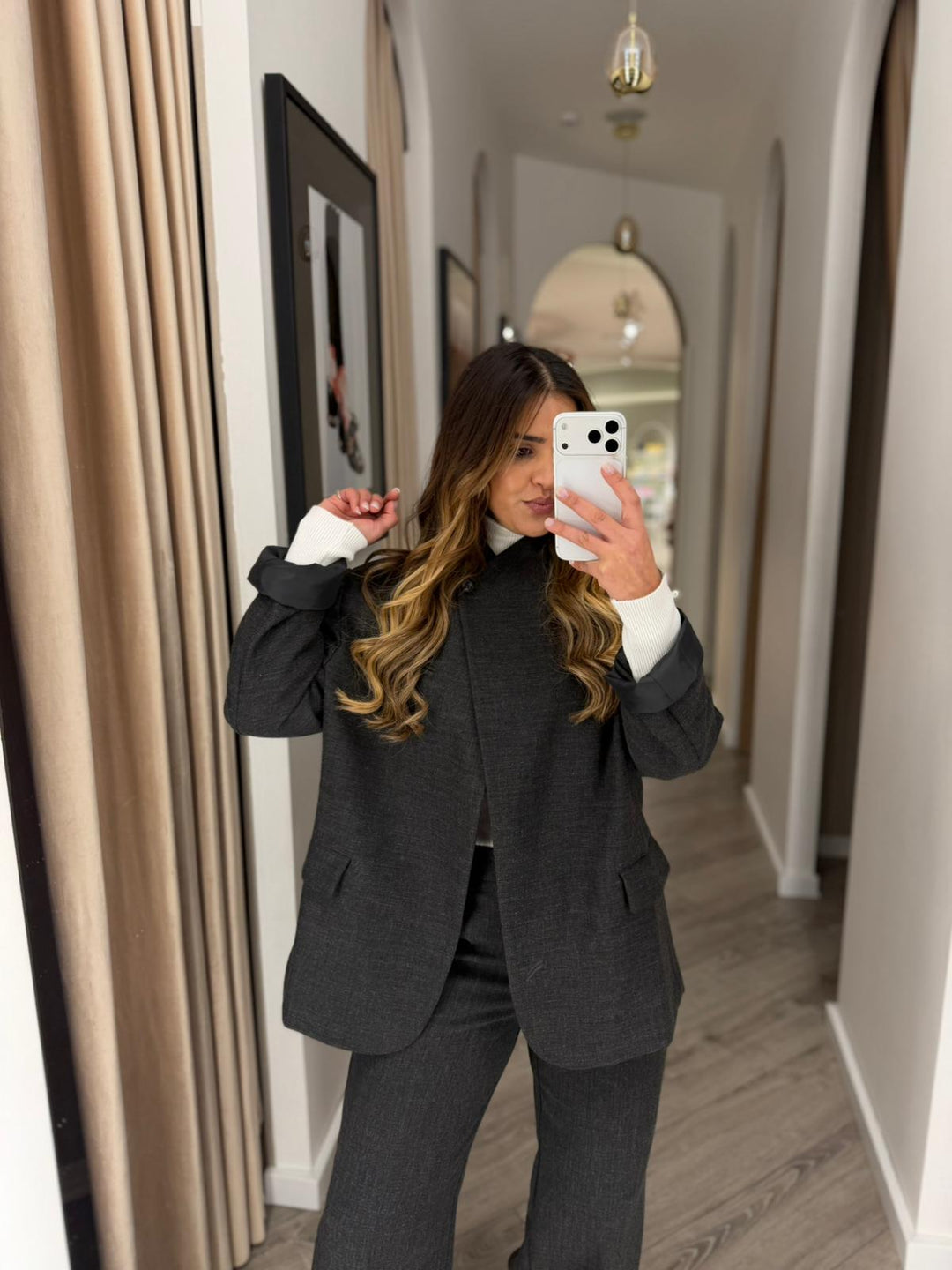 CONJUNTO CINZA COM BLAZER E CALÇA ALFAIATARIA PONTO CHIC