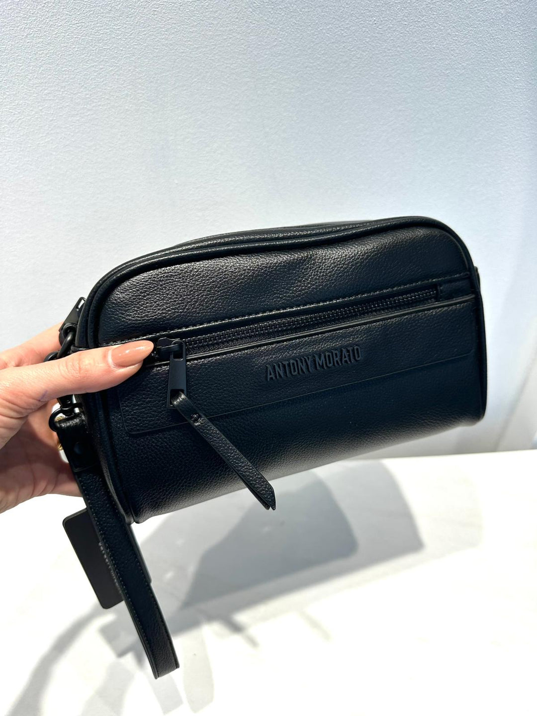 BOLSA PRETA DE MÃO ANTONY MORATO