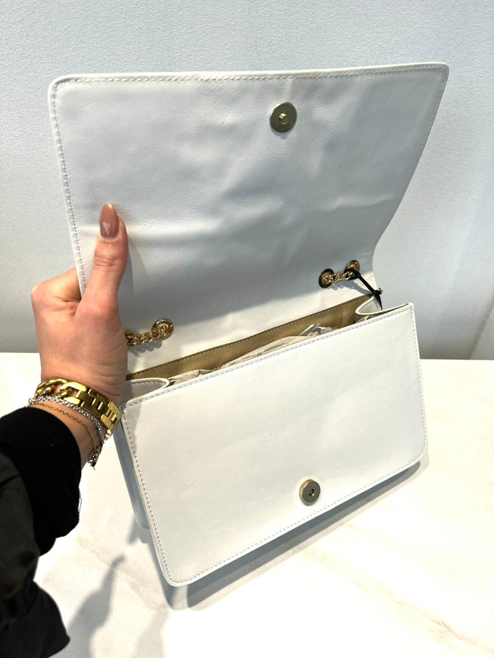 MALA BRANCA E VERDE COM TACHAS E CORRENTE DOURADA ROBERTA BIAGGI