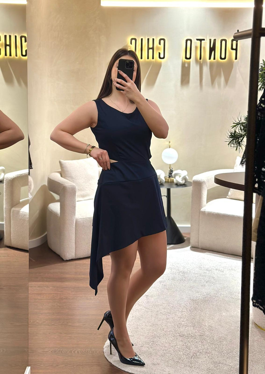 VESTIDO AZUL COM RECORTES RINASCIMENTO