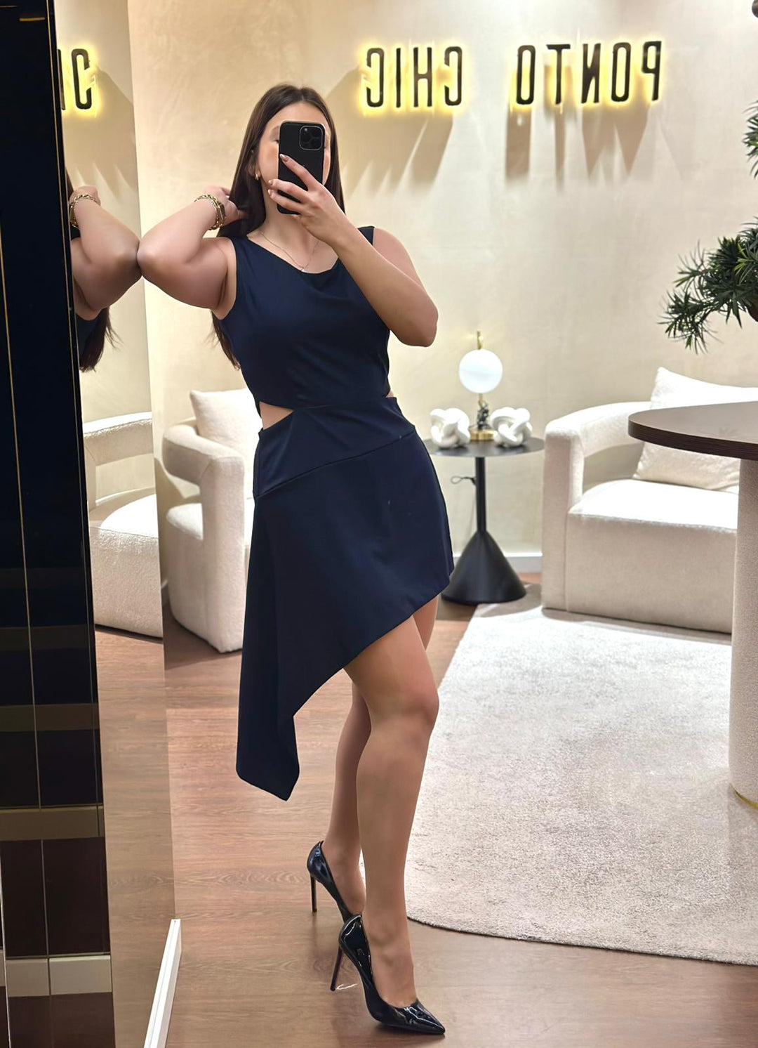 VESTIDO AZUL COM RECORTES RINASCIMENTO
