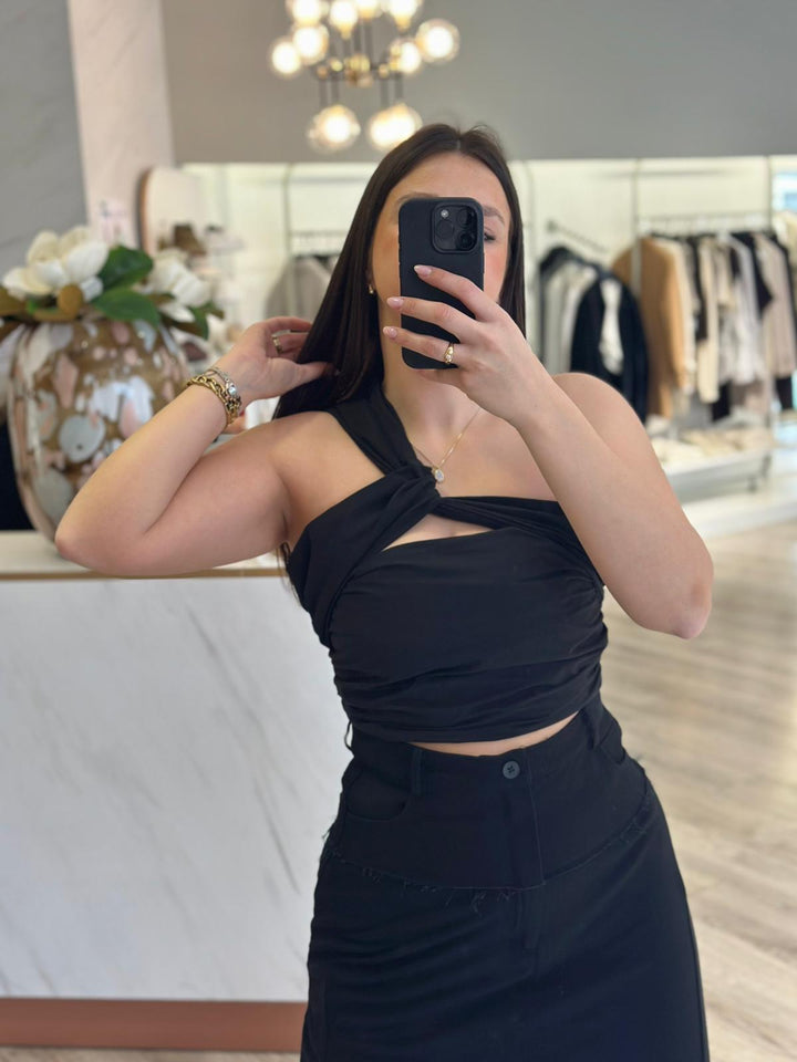 TOP PRETO ASSIMÉTRICO ELEH