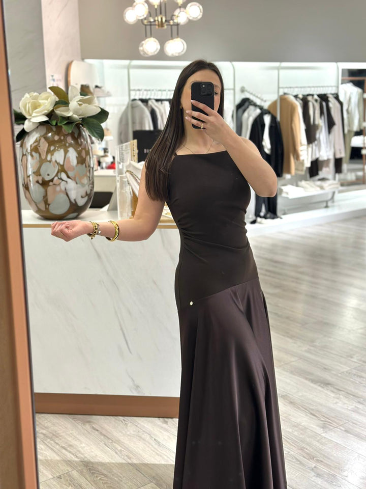 VESTIDO COMPRIDO CASTANHO COM ALÇAS RINASCIMENTO